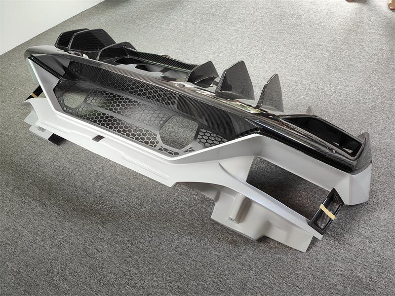 Nowy Zestaw Karoserii z Pół-Wł – Model Kit Lamborghini recenzja i cena